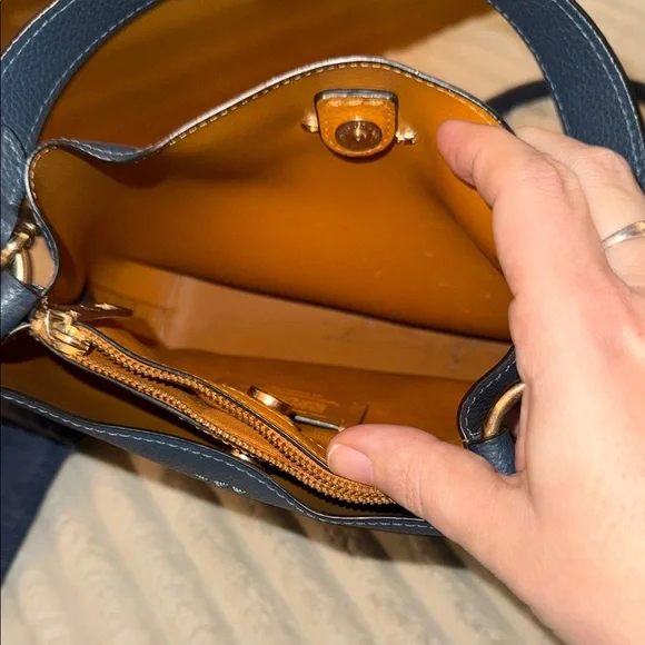 Coach Dark Blue Leather Shoulder Bag or crossbody - Picture 4 of 7